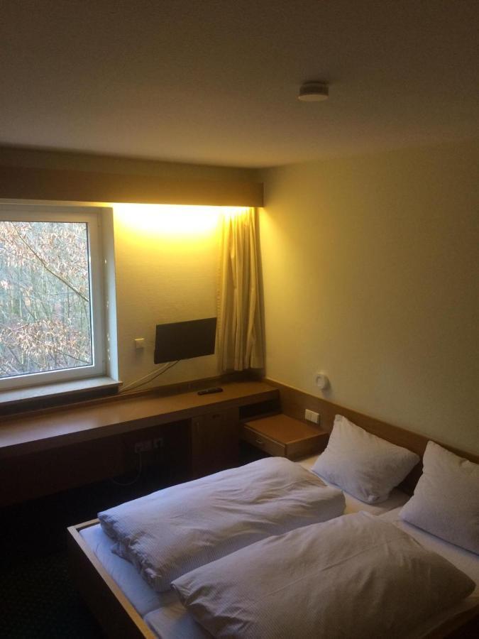 Autobahnraststatte Und Hotel Riedener Wald Ost Hausen  Экстерьер фото